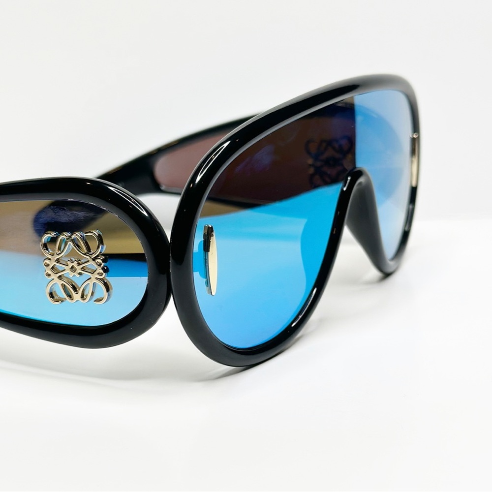 Loewe Black and Green Sunglasses - Picture 7 of 7